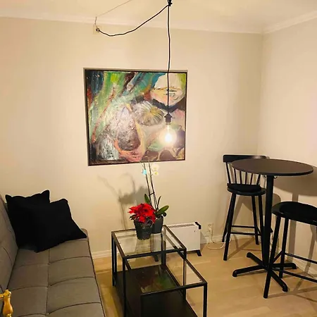 Апартаменти Charming Great Location